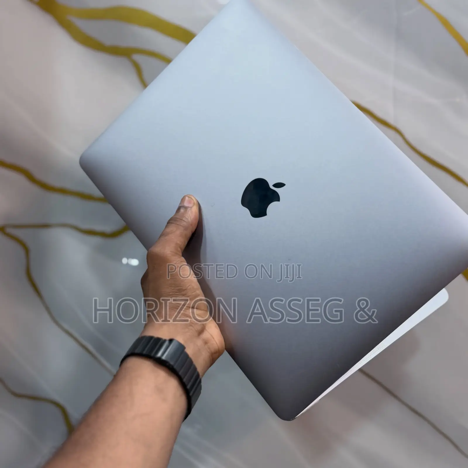New Laptop Apple MacBook Pro 2018 8GB Intel Core i5 SSD 256GB