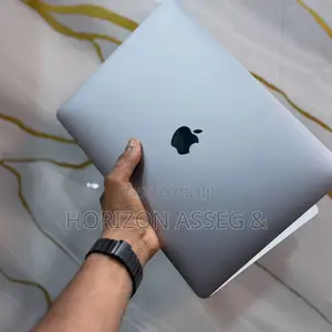 New Laptop Apple MacBook Pro 2018 8GB Intel Core i5 SSD 256GB