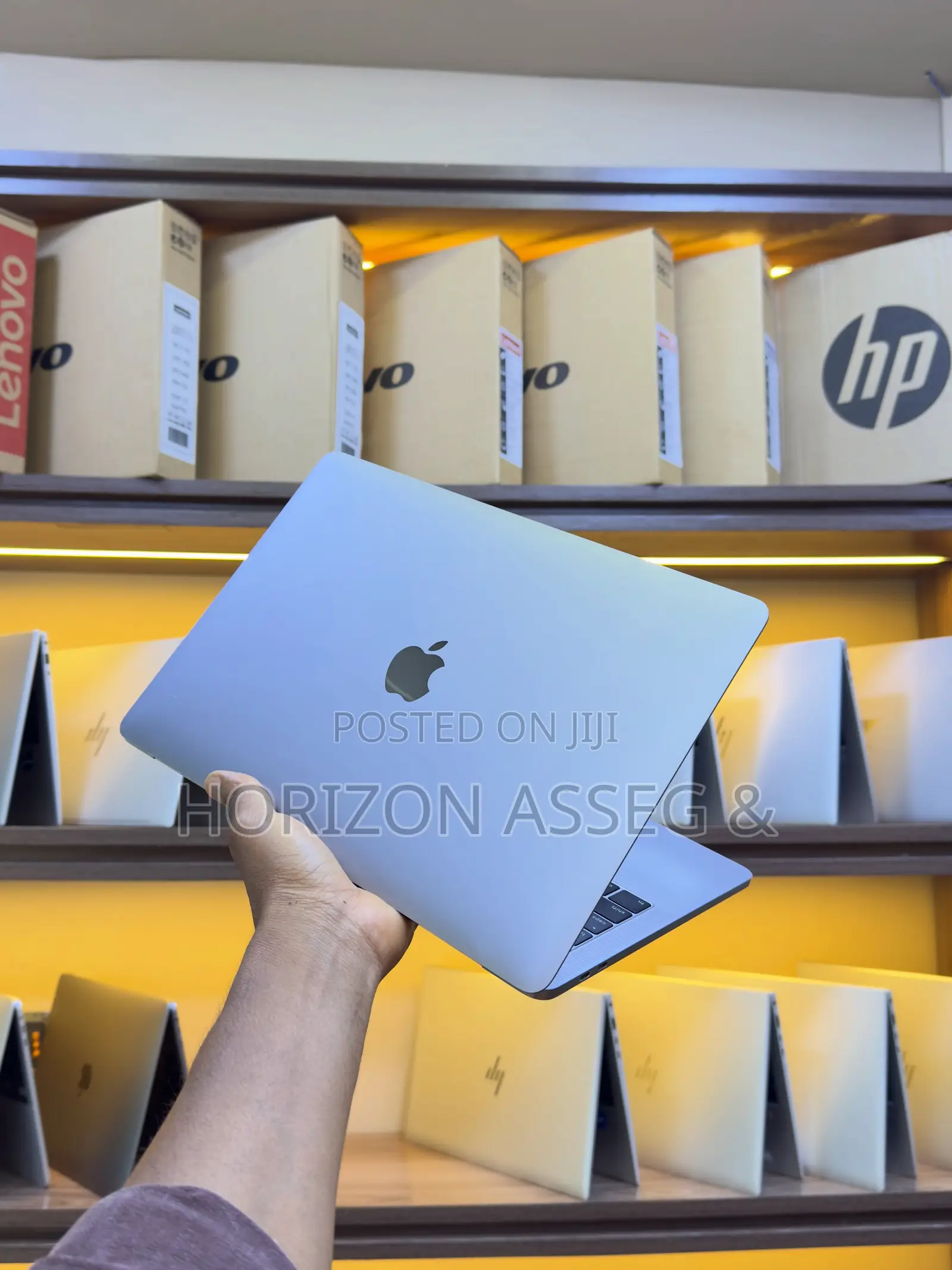 New Laptop Apple MacBook Pro 2019 16GB Intel Core i5 SSD 512GB