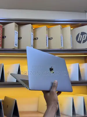 New Laptop Apple MacBook Pro 2019 8GB Intel Core i5 SSD 256GB