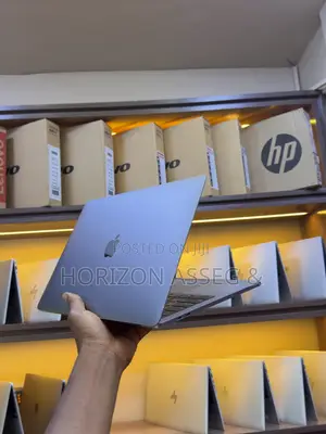 New Laptop Apple MacBook Pro 2019 8GB Intel Core i5 SSD 256GB