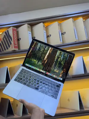New Laptop Apple MacBook Pro 2019 8GB Intel Core i5 SSD 256GB