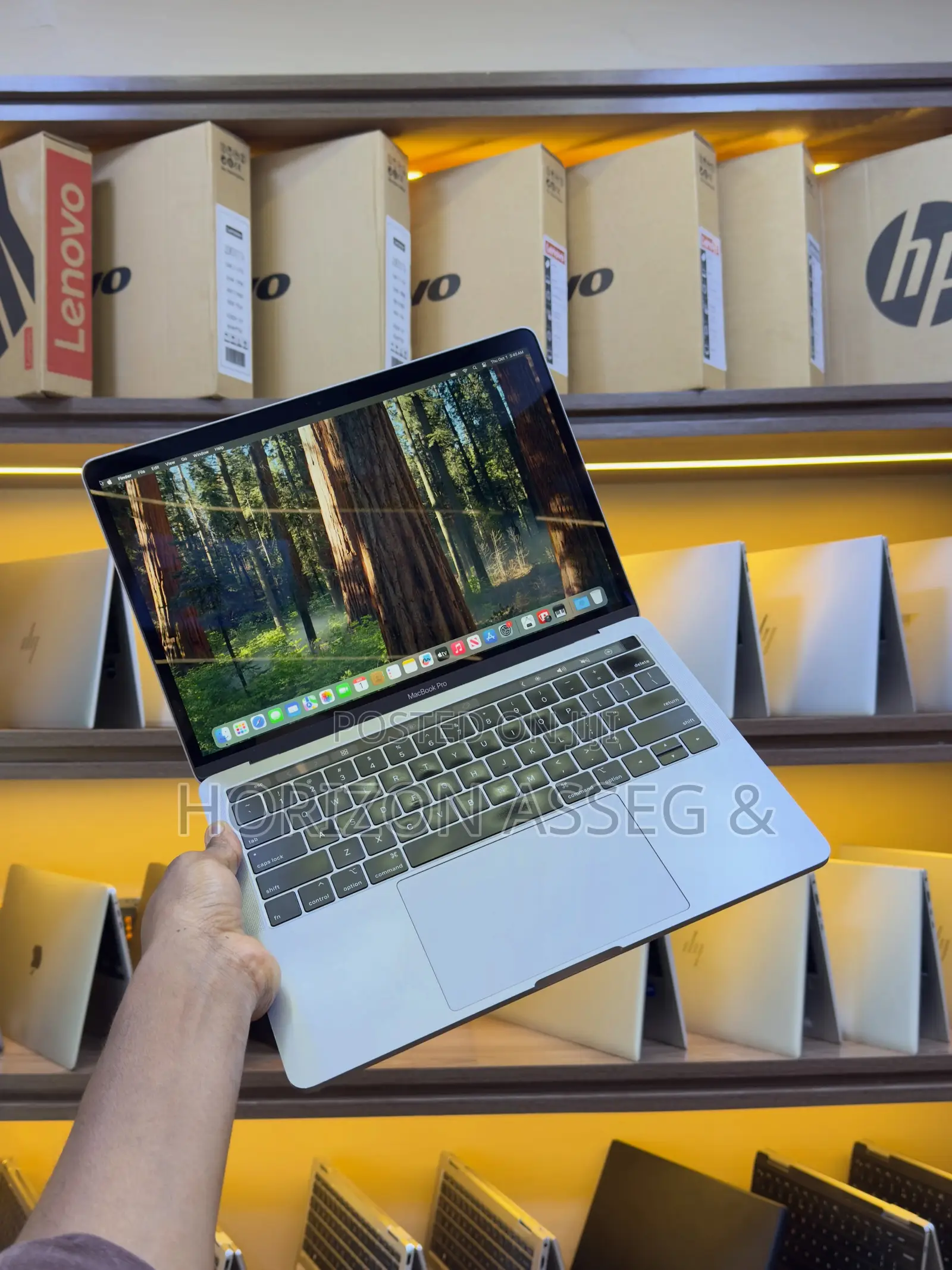 New Laptop Apple MacBook Pro 2019 8GB Intel Core i5 SSD 256GB
