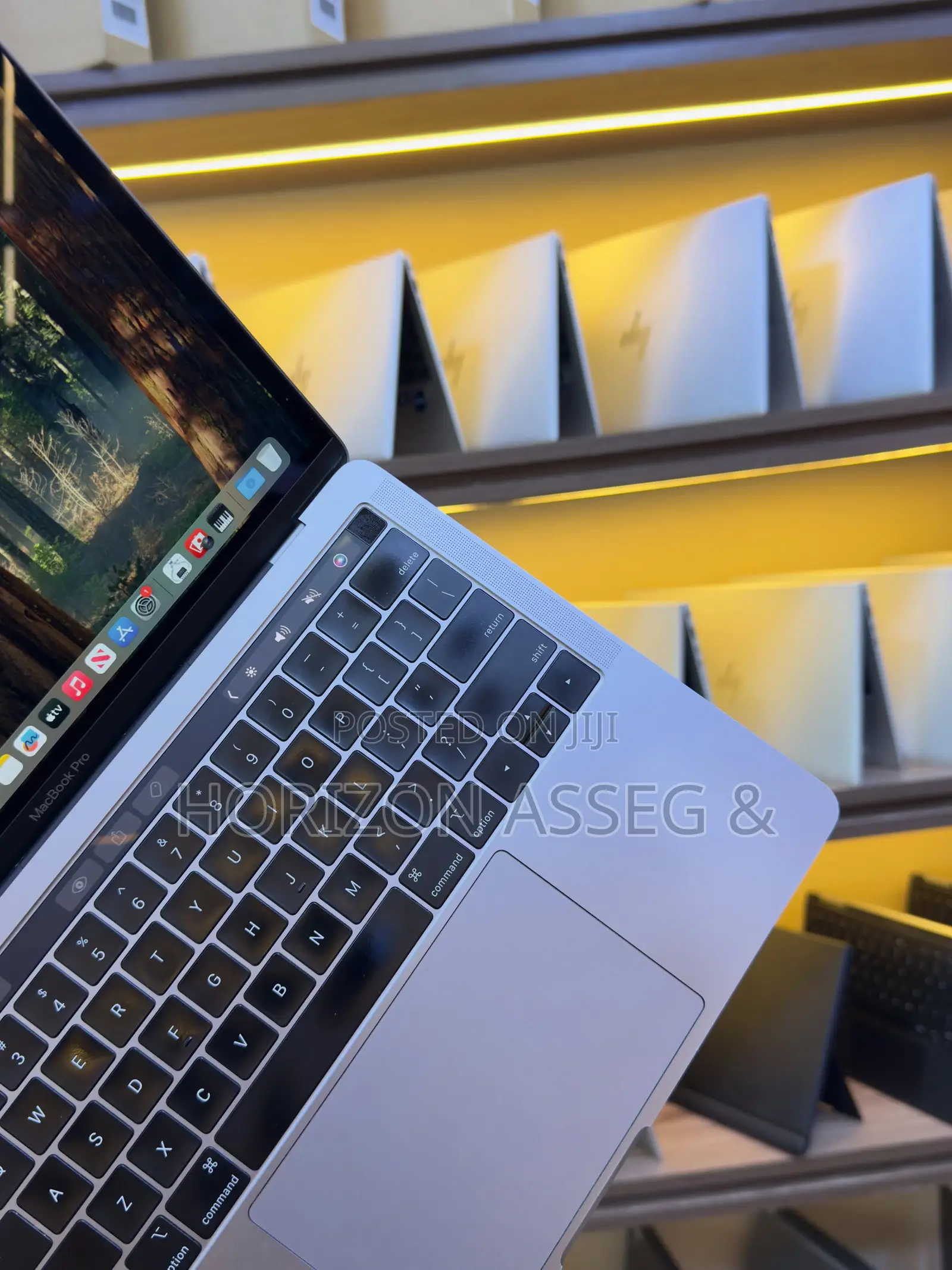 New Laptop Apple MacBook Pro 2019 8GB Intel Core i5 SSD 256GB