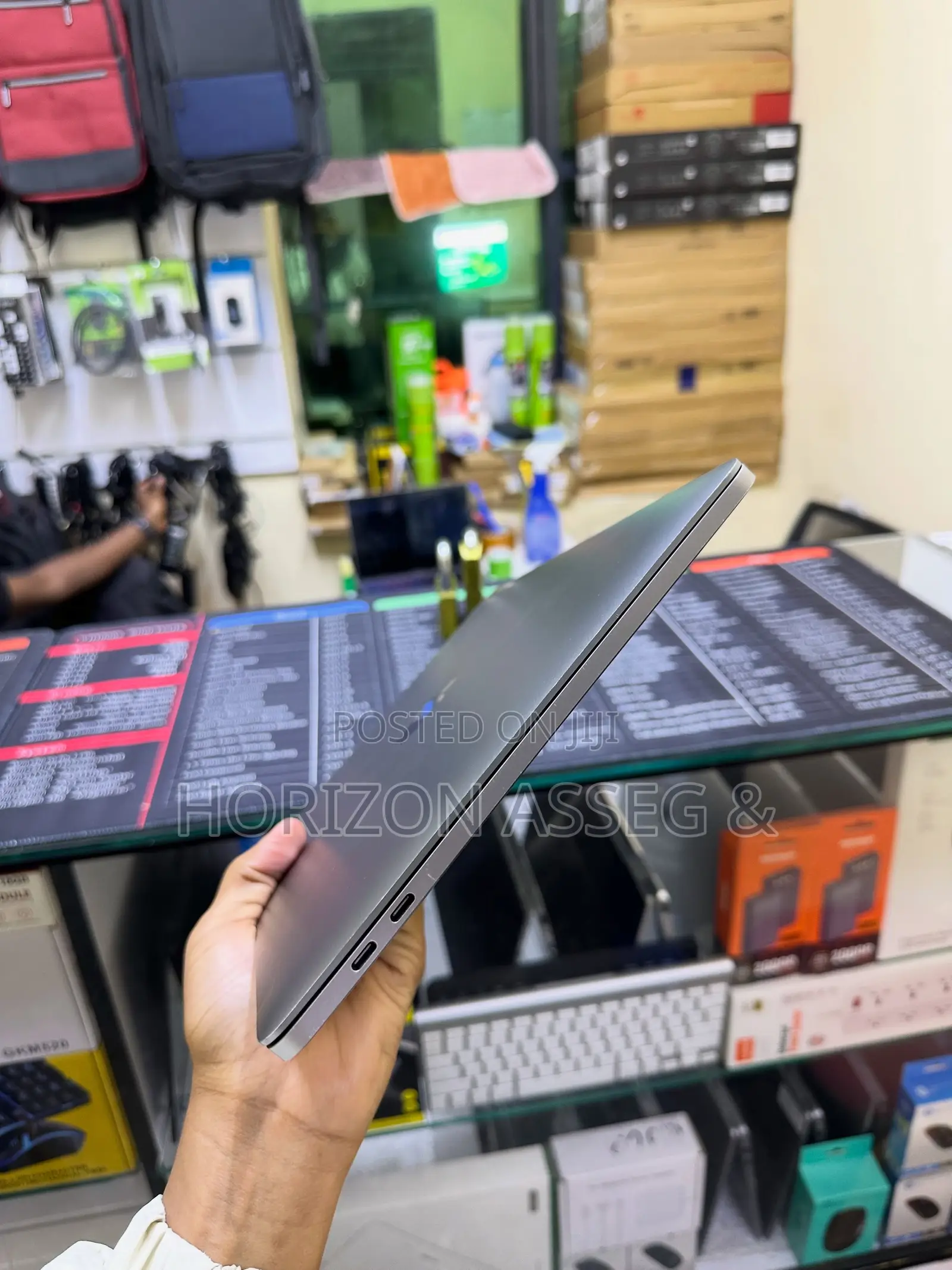 New Laptop Apple MacBook Pro 2019 16GB Intel Core i7 SSD 512GB