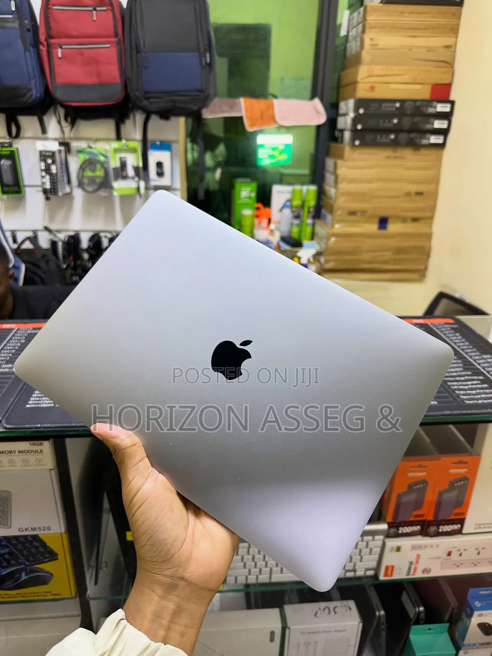 New Laptop Apple MacBook Pro 2019 16GB Intel Core i7 SSD 512GB