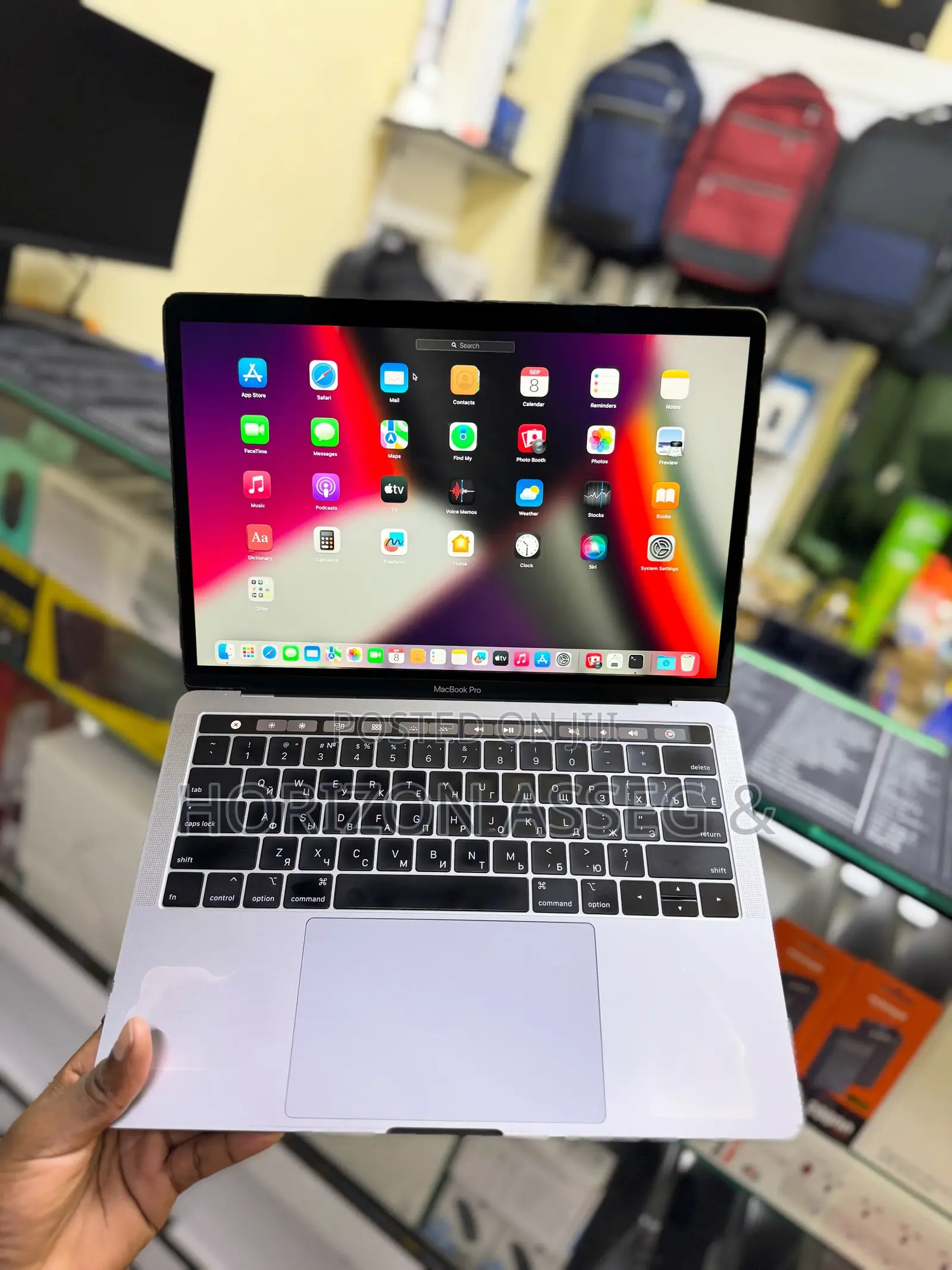 New Laptop Apple MacBook Pro 2019 8GB Intel Core i7 SSD 256GB