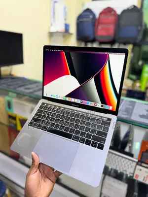 New Laptop Apple MacBook Pro 2019 8GB Intel Core i7 SSD 256GB