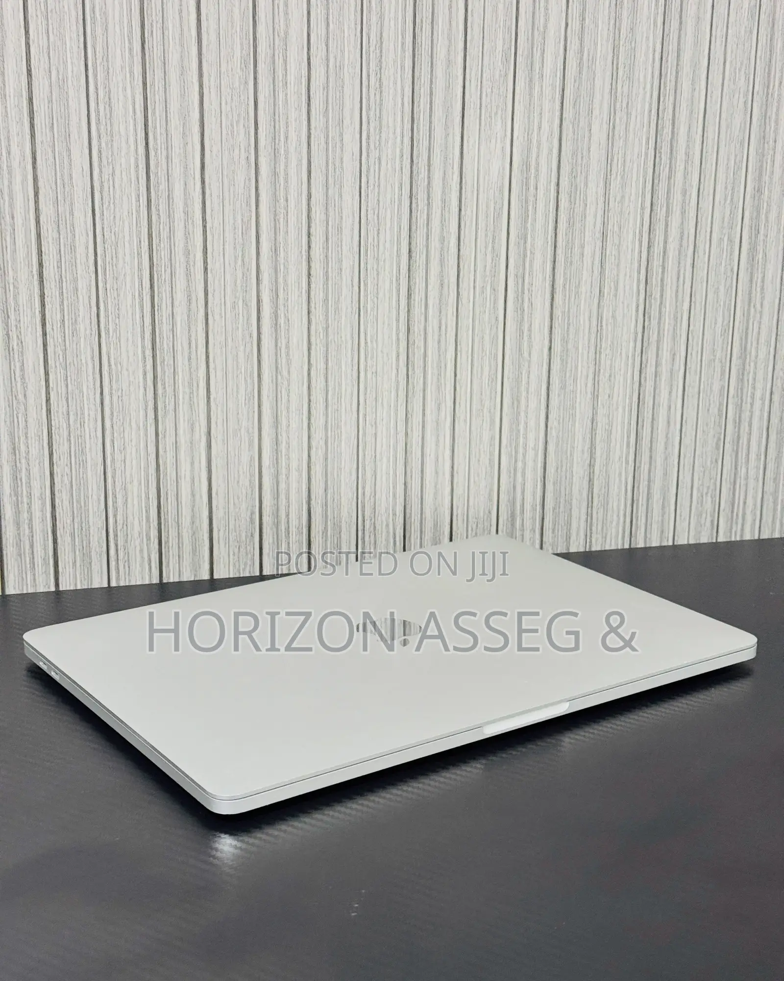 New Laptop Apple MacBook Pro 2019 16GB Intel Core i9 SSD 512GB