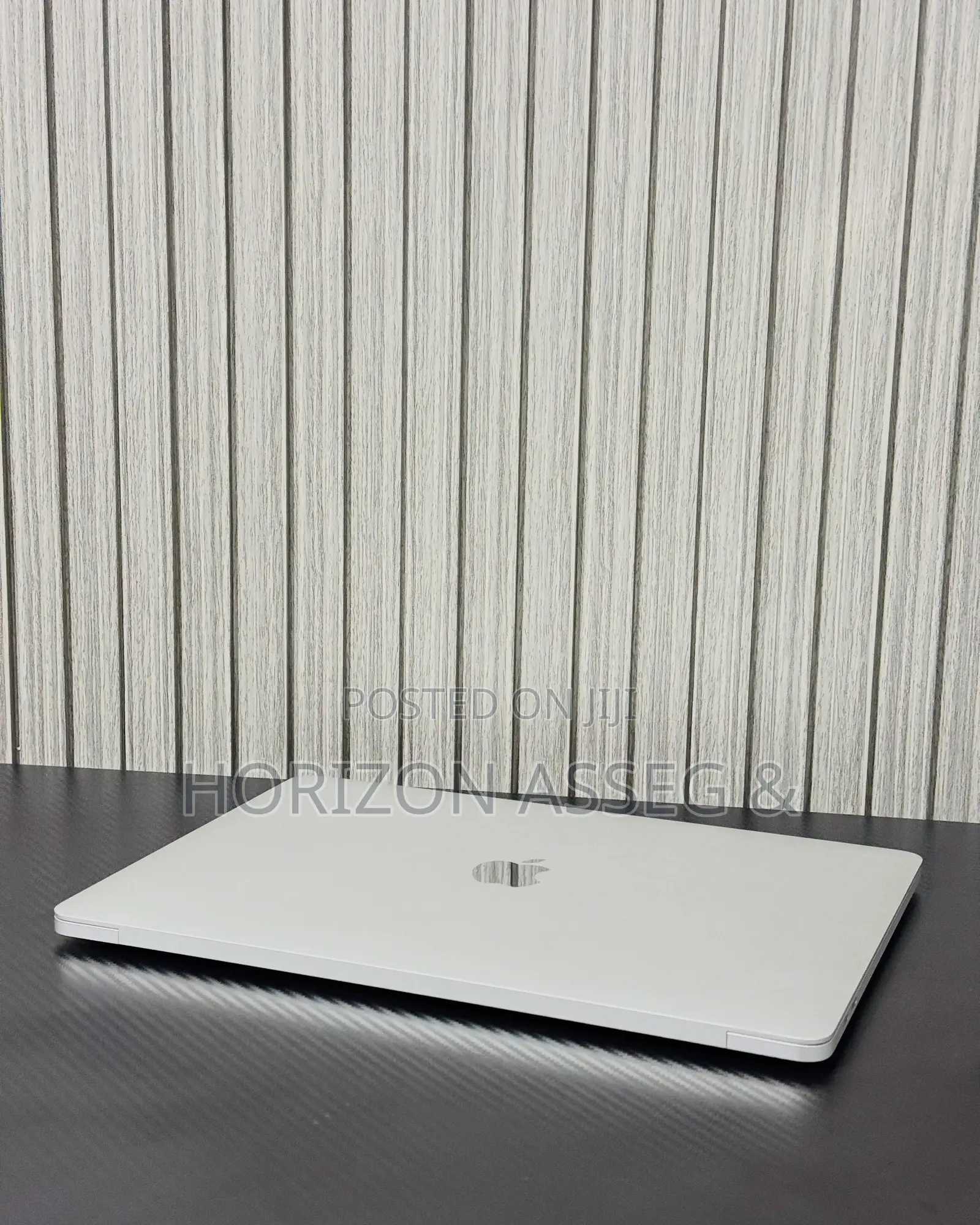 New Laptop Apple MacBook Pro 2019 16GB Intel Core i9 SSD 512GB