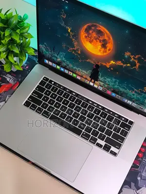New Laptop Apple MacBook Pro 2019 16GB Intel Core i5 SSD 512GB