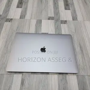 New Laptop Apple MacBook Pro 2019 8GB Intel Core i5 SSD 256GB