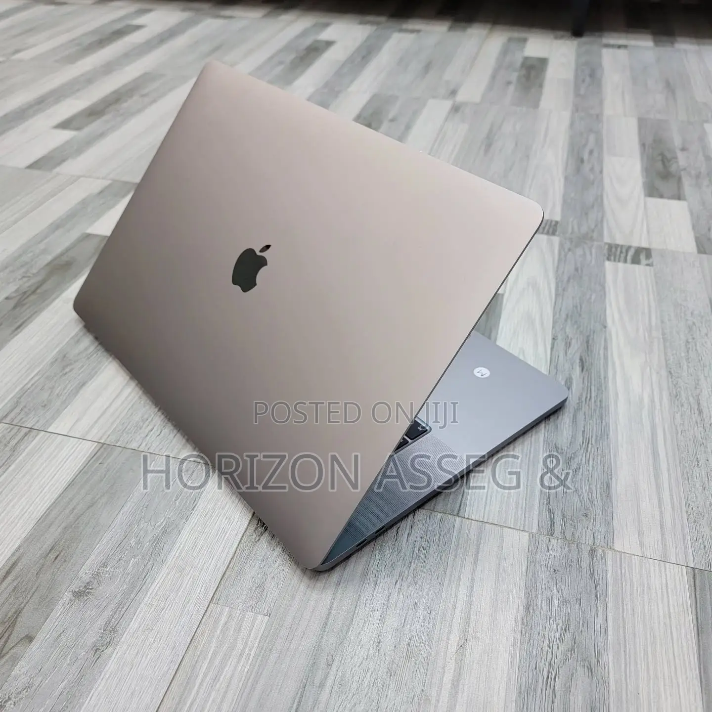 New Laptop Apple MacBook Pro 2019 8GB Intel Core i5 SSD 256GB