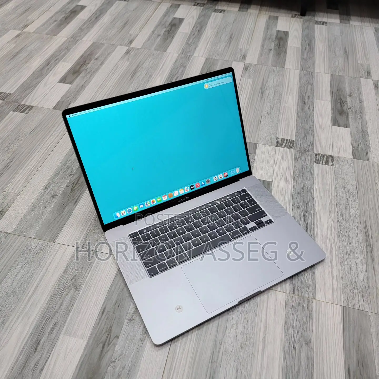 New Laptop Apple MacBook Pro 2019 8GB Intel Core i5 SSD 256GB