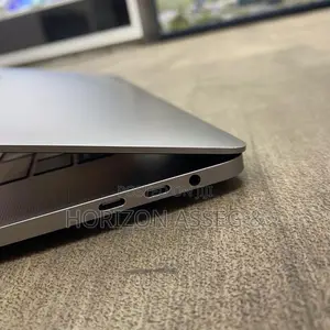 New Laptop Apple MacBook Pro 2019 16GB Intel Core i7 SSD 512GB