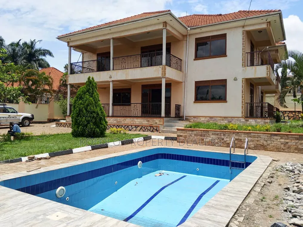 8bdrm Mansion in Bunga, Central Division for sale