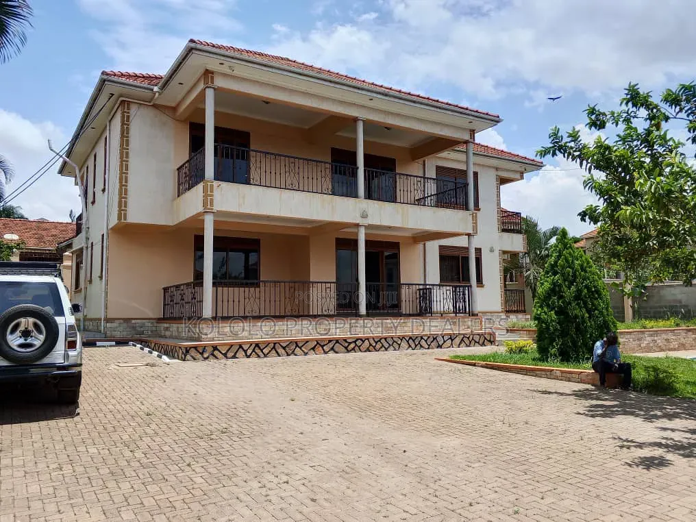 8bdrm Mansion in Bunga, Central Division for sale