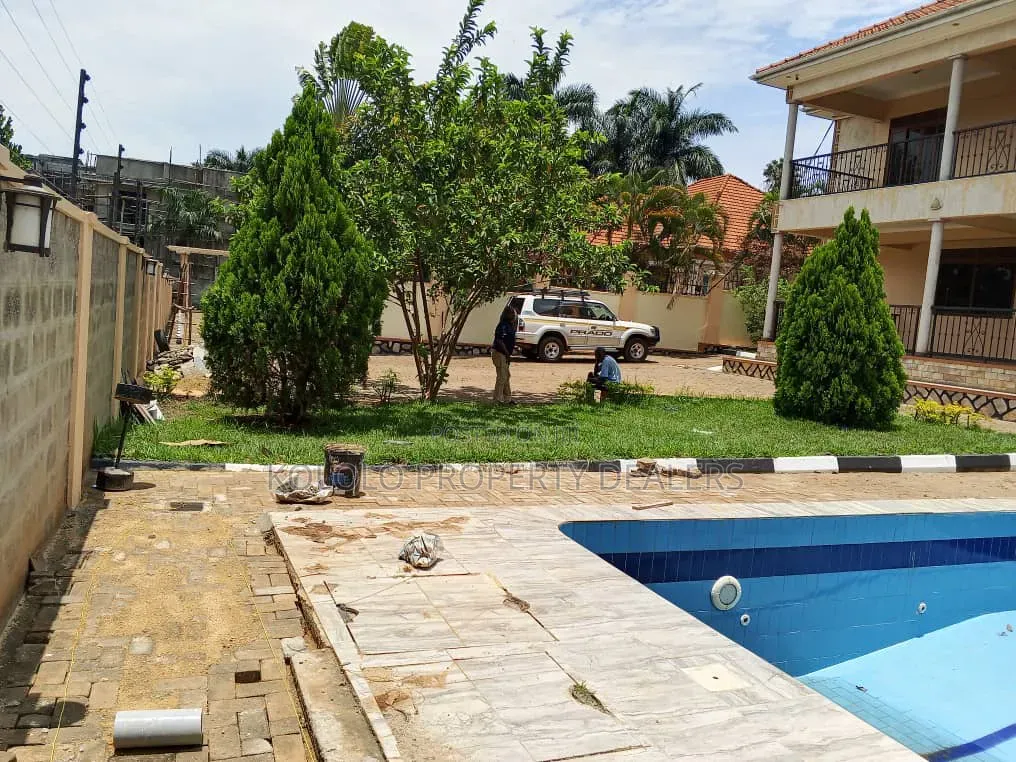 8bdrm Mansion in Bunga, Central Division for sale