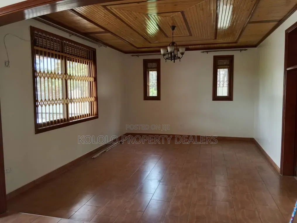 8bdrm Mansion in Bunga, Central Division for sale