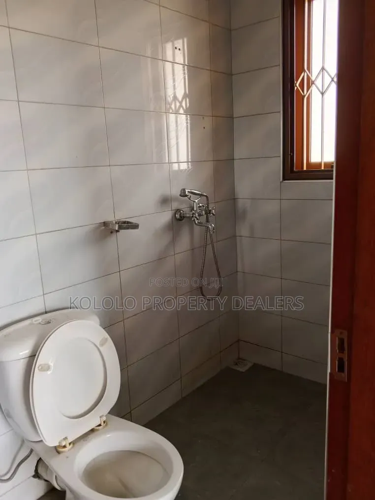 8bdrm Mansion in Bunga, Central Division for sale