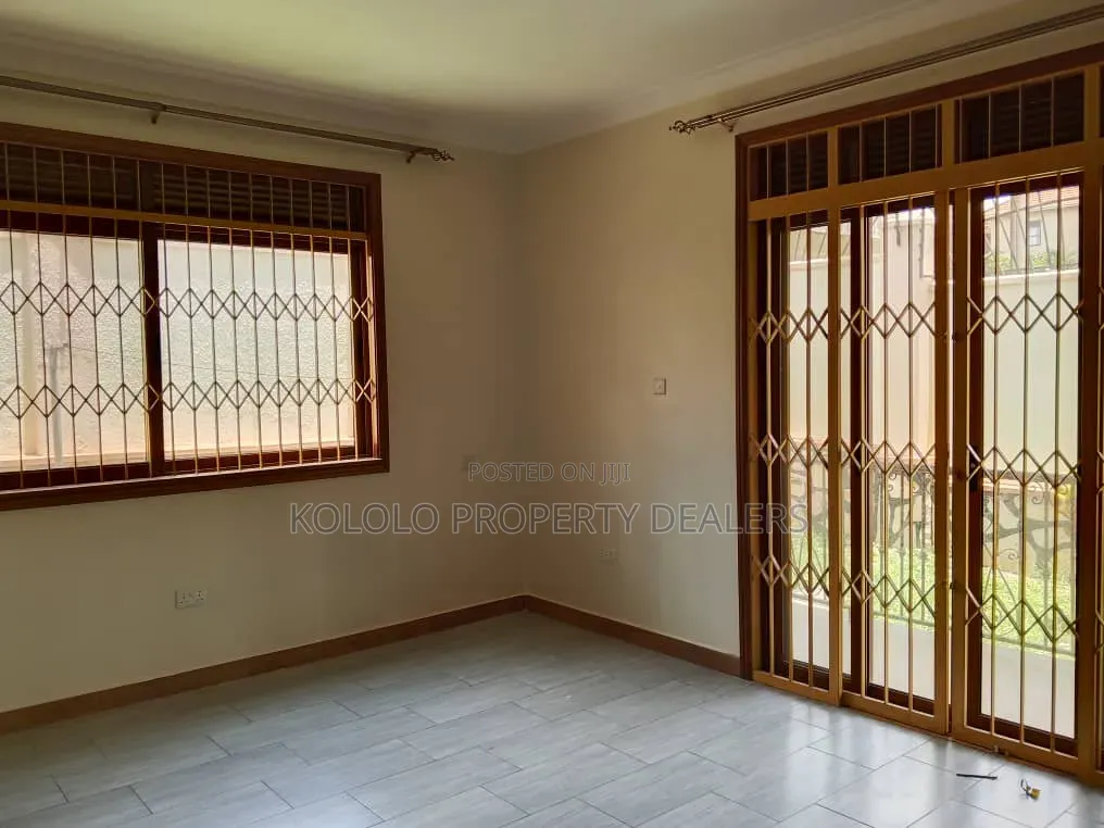8bdrm Mansion in Bunga, Central Division for sale