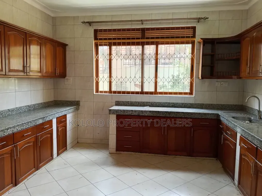 8bdrm Mansion in Bunga, Central Division for sale