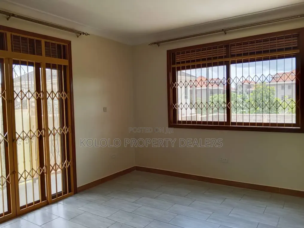 8bdrm Mansion in Bunga, Central Division for sale