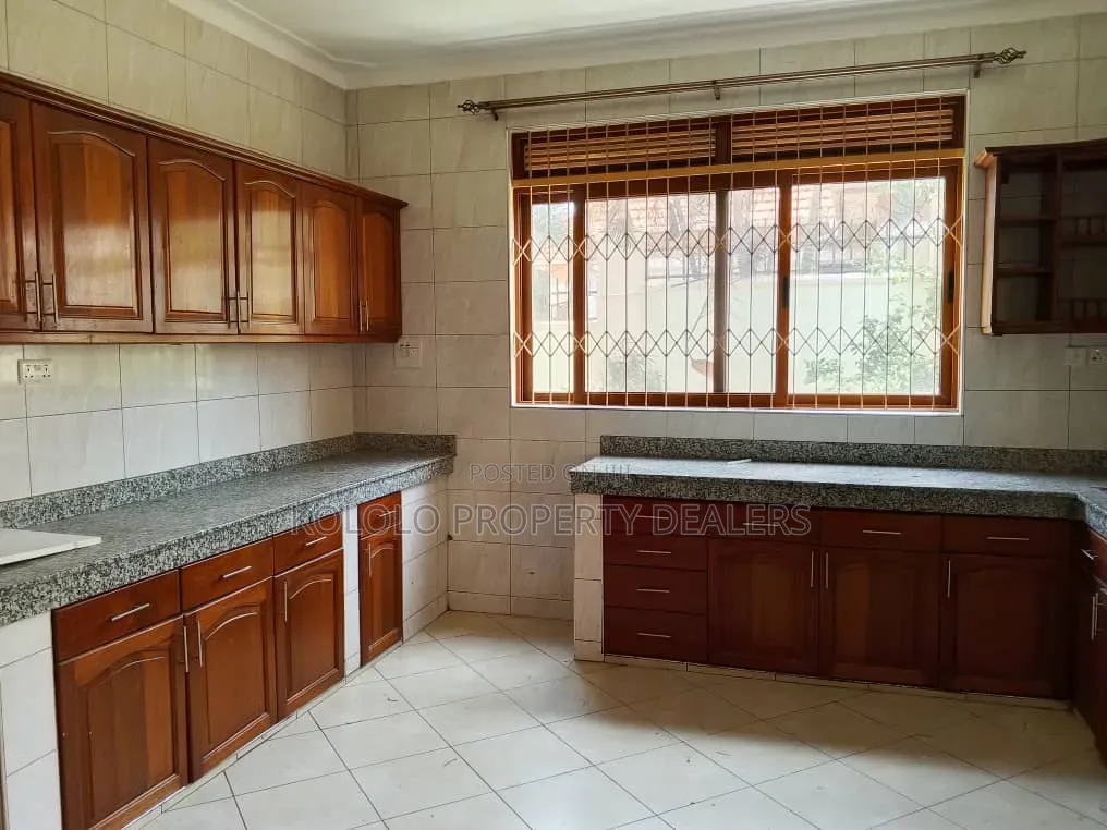 8bdrm Mansion in Bunga, Central Division for sale