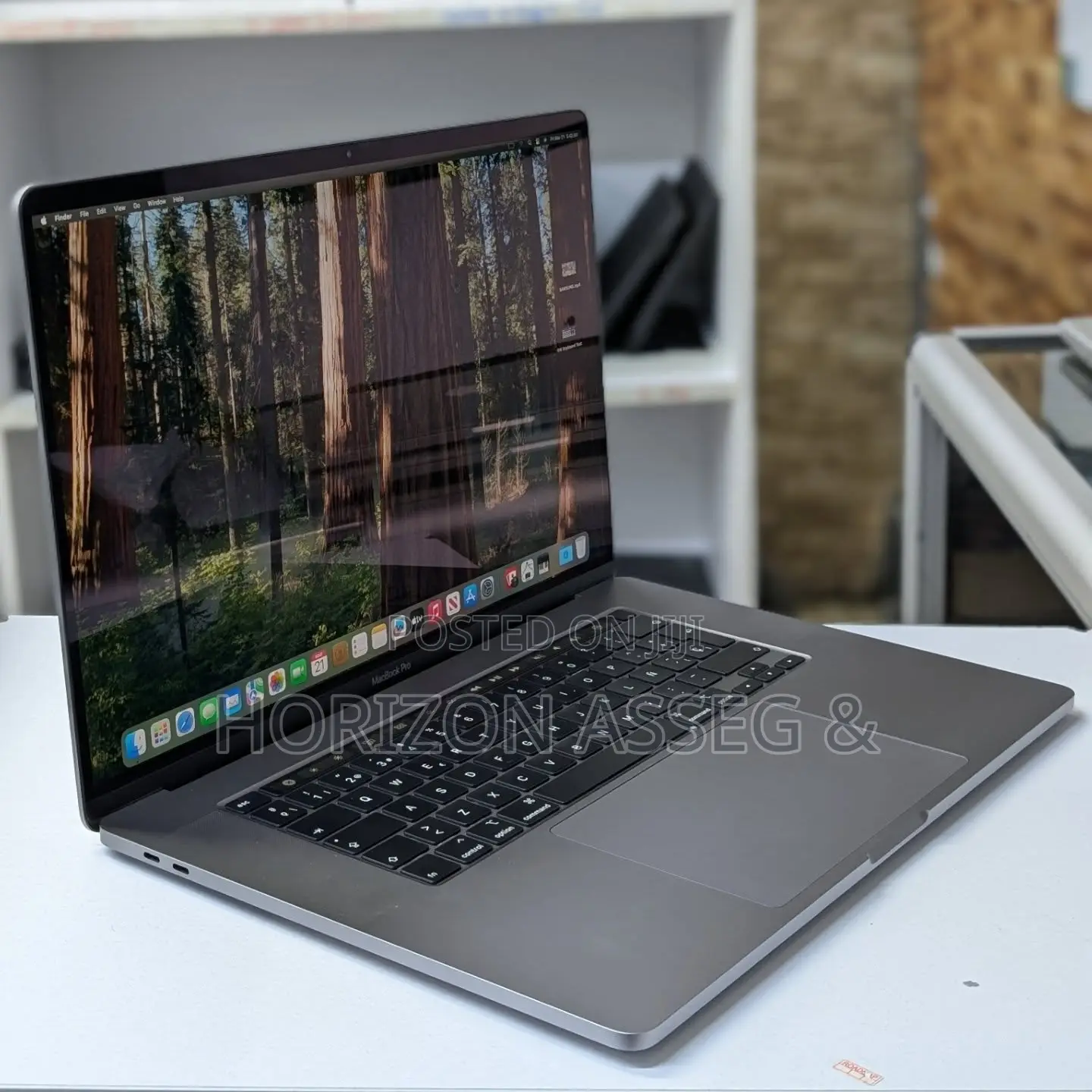 New Laptop Apple MacBook Pro 2019 16GB Intel Core i9 SSD 512GB