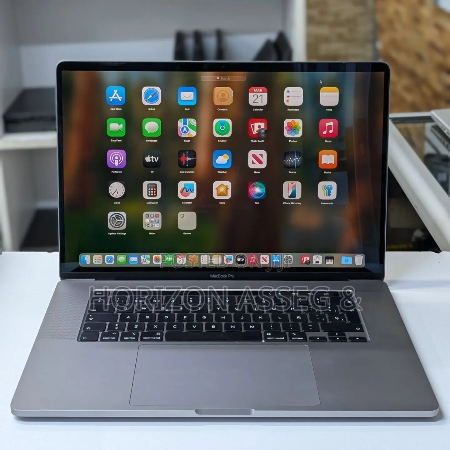 New Laptop Apple MacBook Pro 2019 16GB Intel Core i9 SSD 512GB