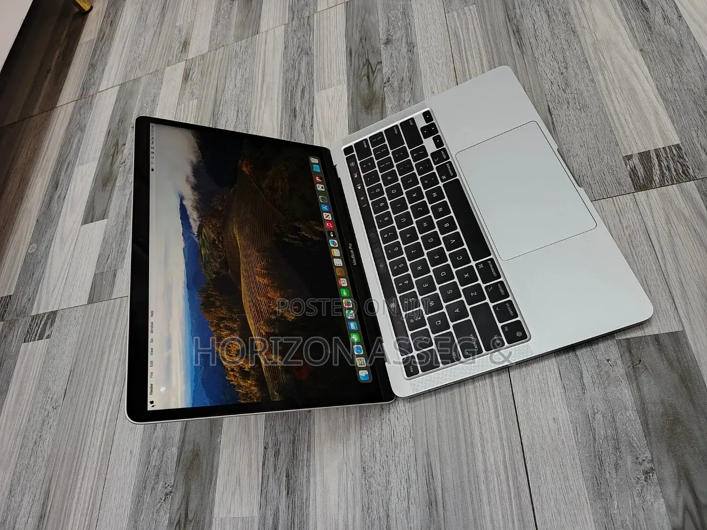 New Laptop Apple MacBook Pro 2020 M1 8GB Intel Core i5 SSD 256GB