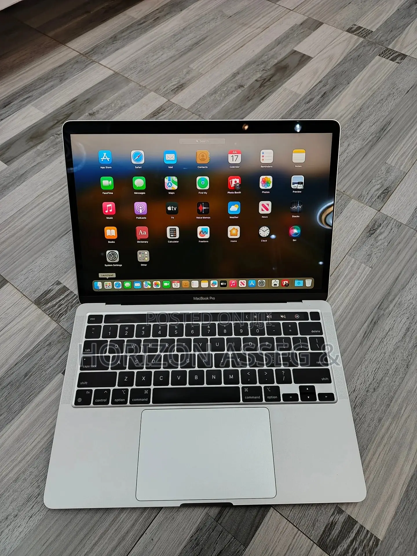 New Laptop Apple MacBook Pro 2020 M1 8GB Intel Core i5 SSD 256GB