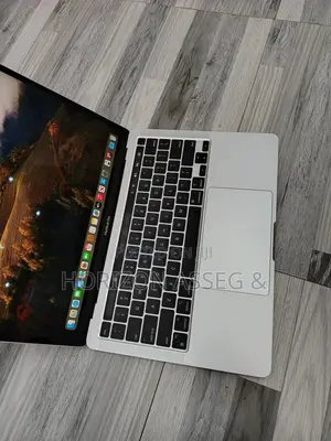 New Laptop Apple MacBook Pro 2020 M1 8GB Intel Core i5 SSD 256GB