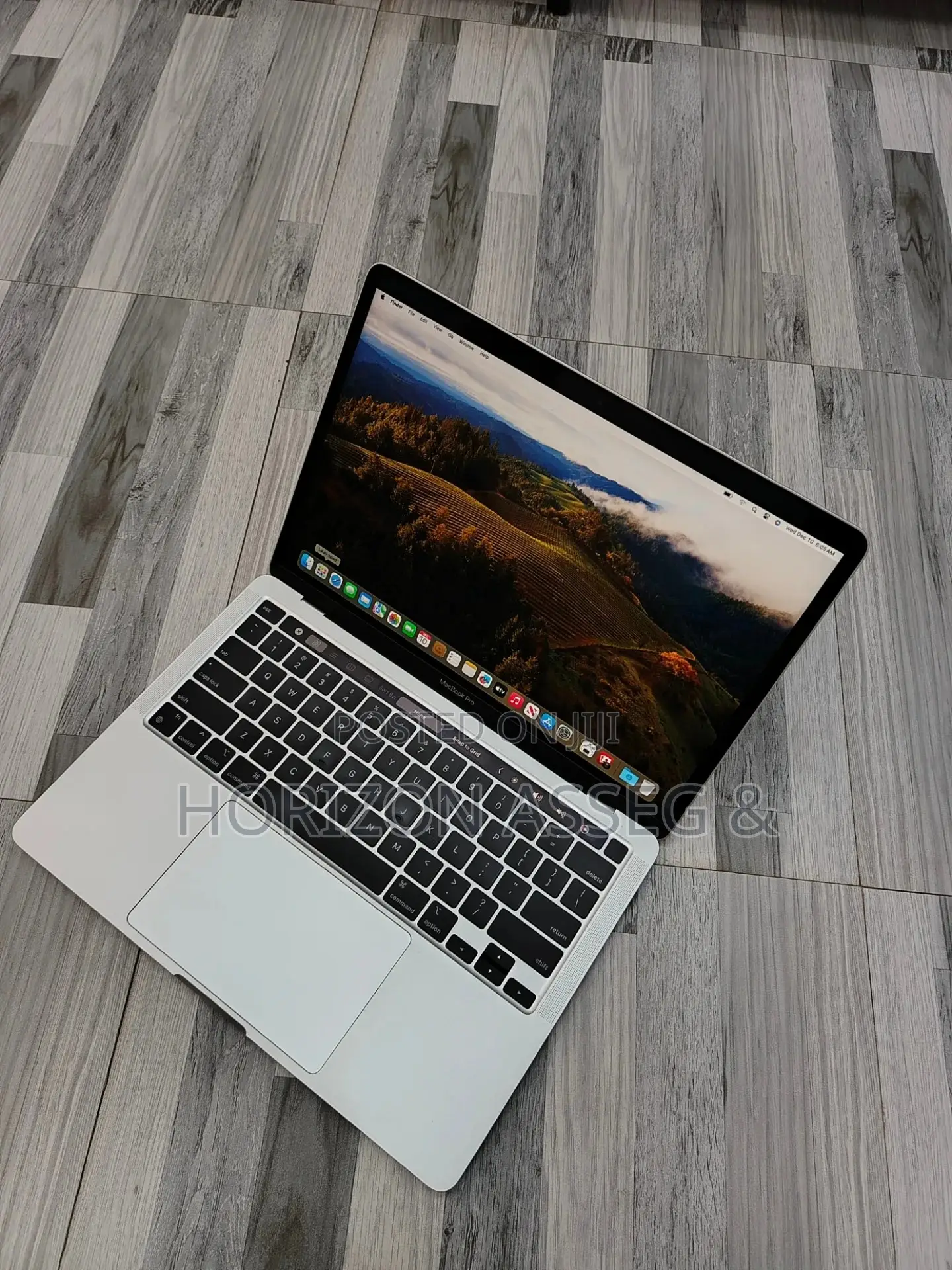 New Laptop Apple MacBook Pro 2020 M1 8GB Intel Core i5 SSD 256GB