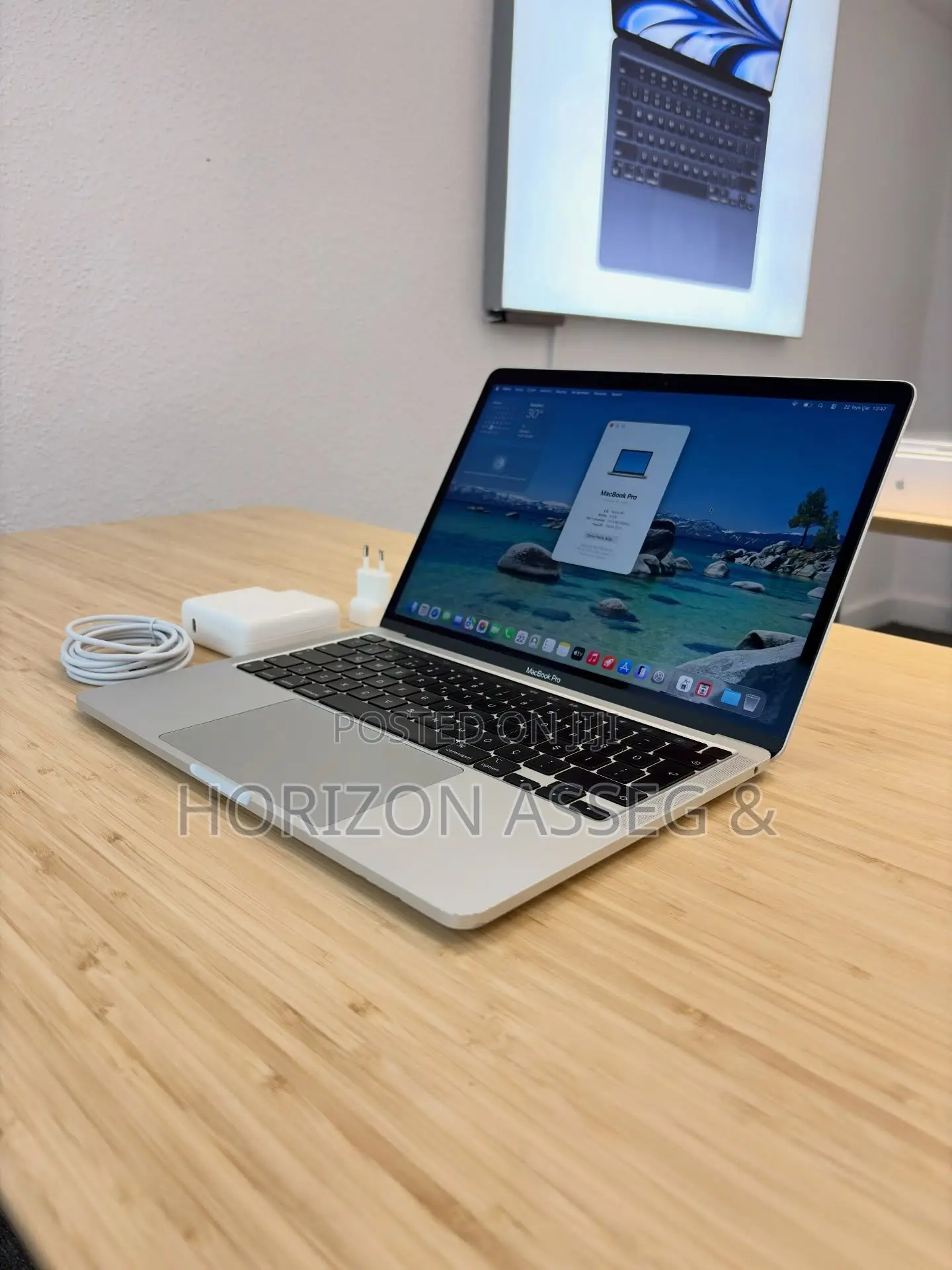 New Laptop Apple MacBook Pro 2020 M1 16GB Intel Core i7 SSD 512GB