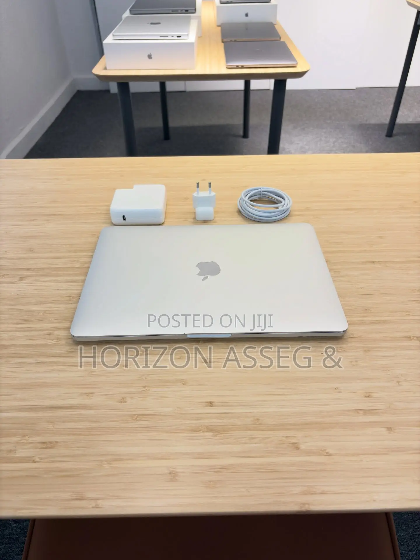 New Laptop Apple MacBook Pro 2020 M1 16GB Intel Core i7 SSD 512GB