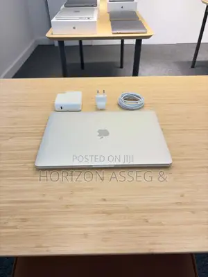 New Laptop Apple MacBook Pro 2020 M1 16GB Intel Core i7 SSD 512GB