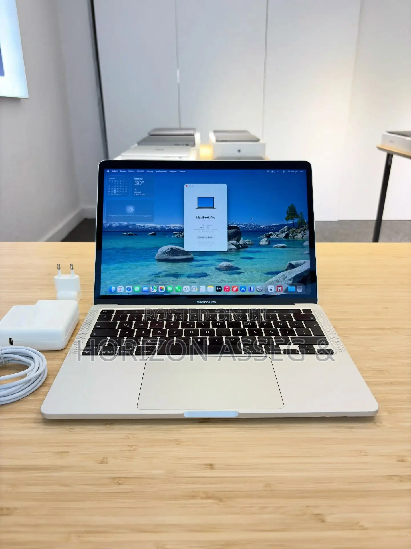 New Laptop Apple MacBook Pro 2020 M1 16GB Intel Core i7 SSD 512GB