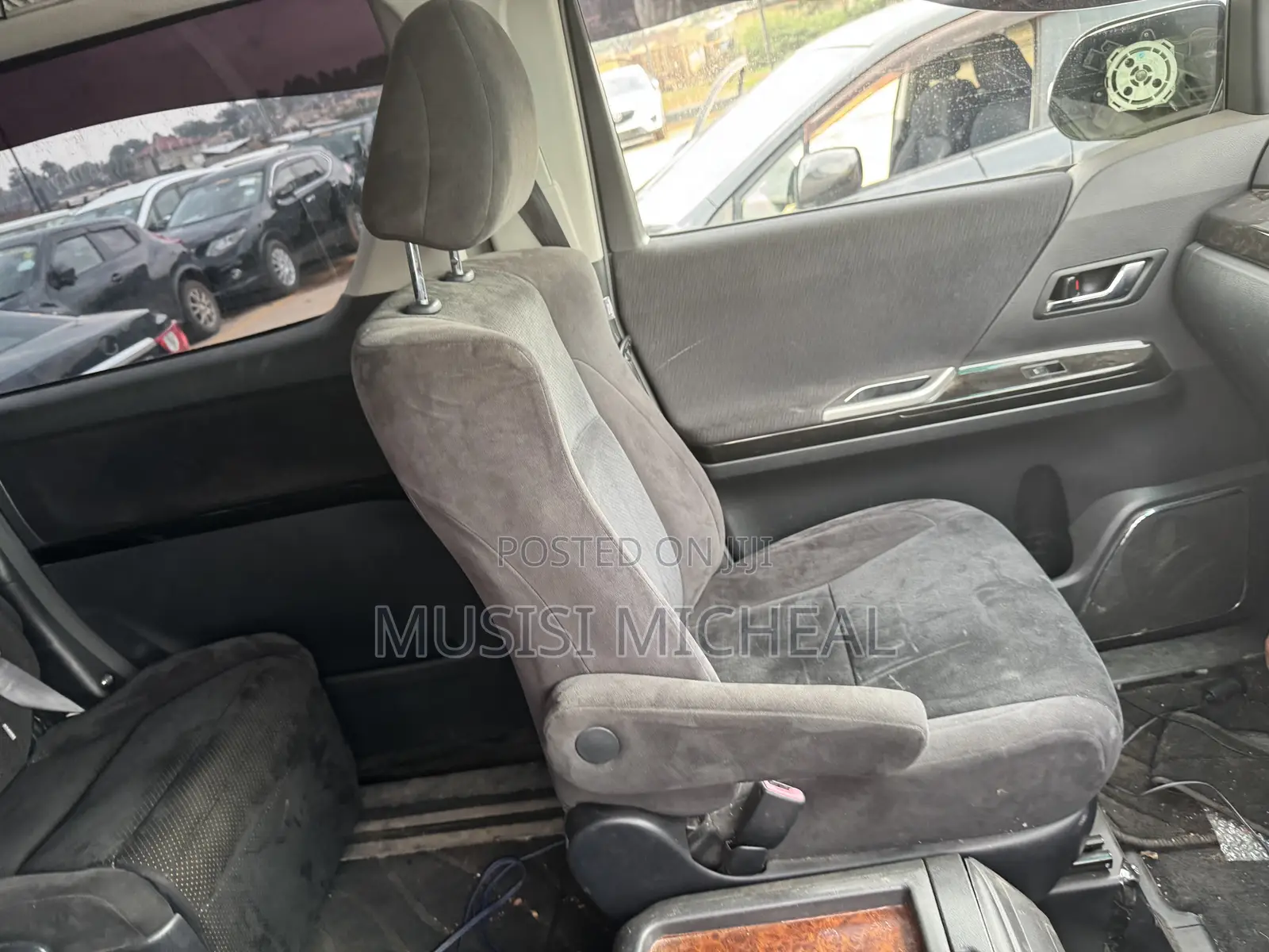 Toyota Alphard 2.4 Petrol FWD 2012
