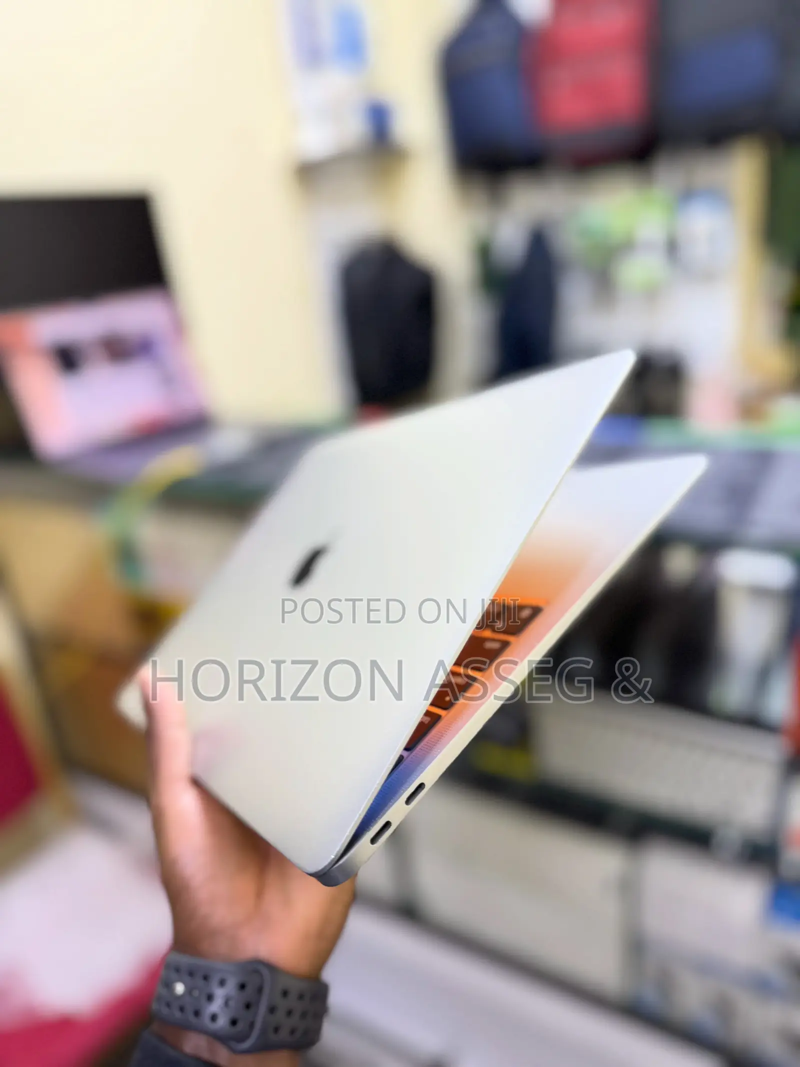 New Laptop Apple MacBook Air 2020 M1 8GB Intel Core i5 SSD 256GB