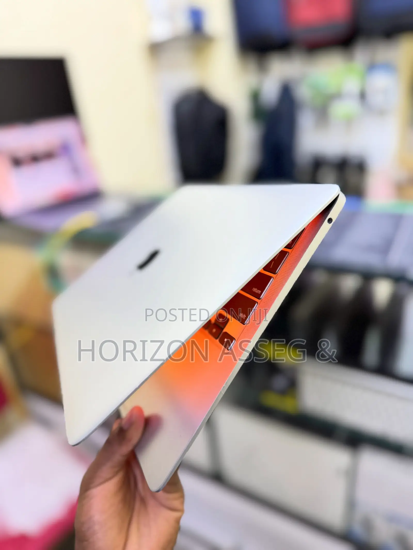 New Laptop Apple MacBook Air 2020 M1 8GB Intel Core i5 SSD 256GB