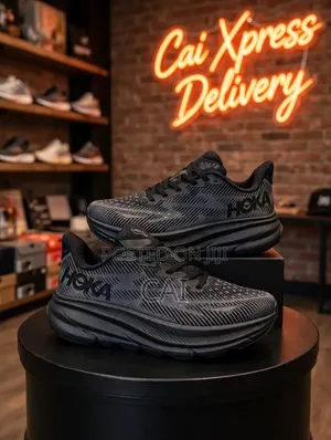 Trainers.Hoka Clifton 9 All Black