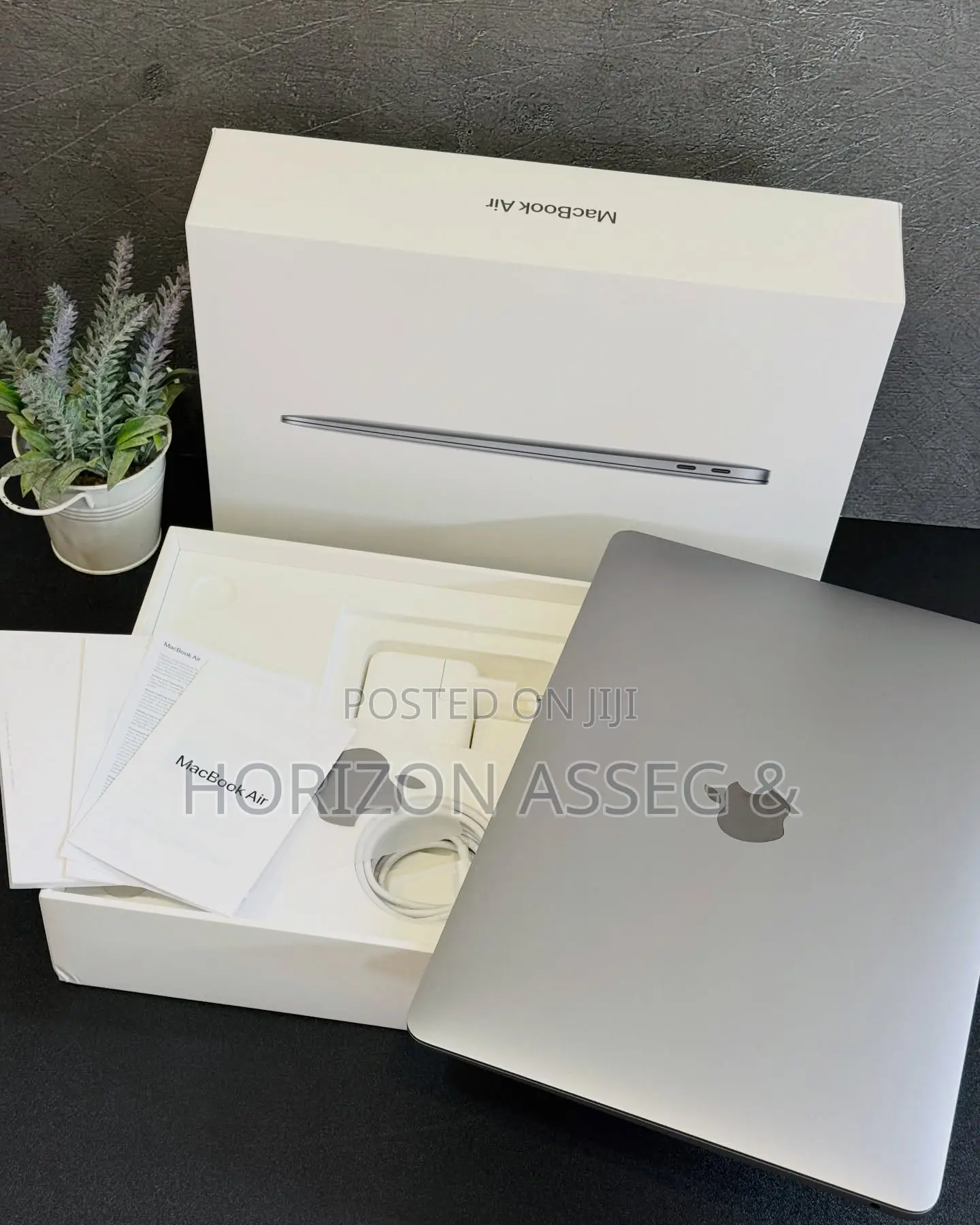New Laptop Apple MacBook Air 2020 M1 8GB Intel Core i7 SSD 256GB