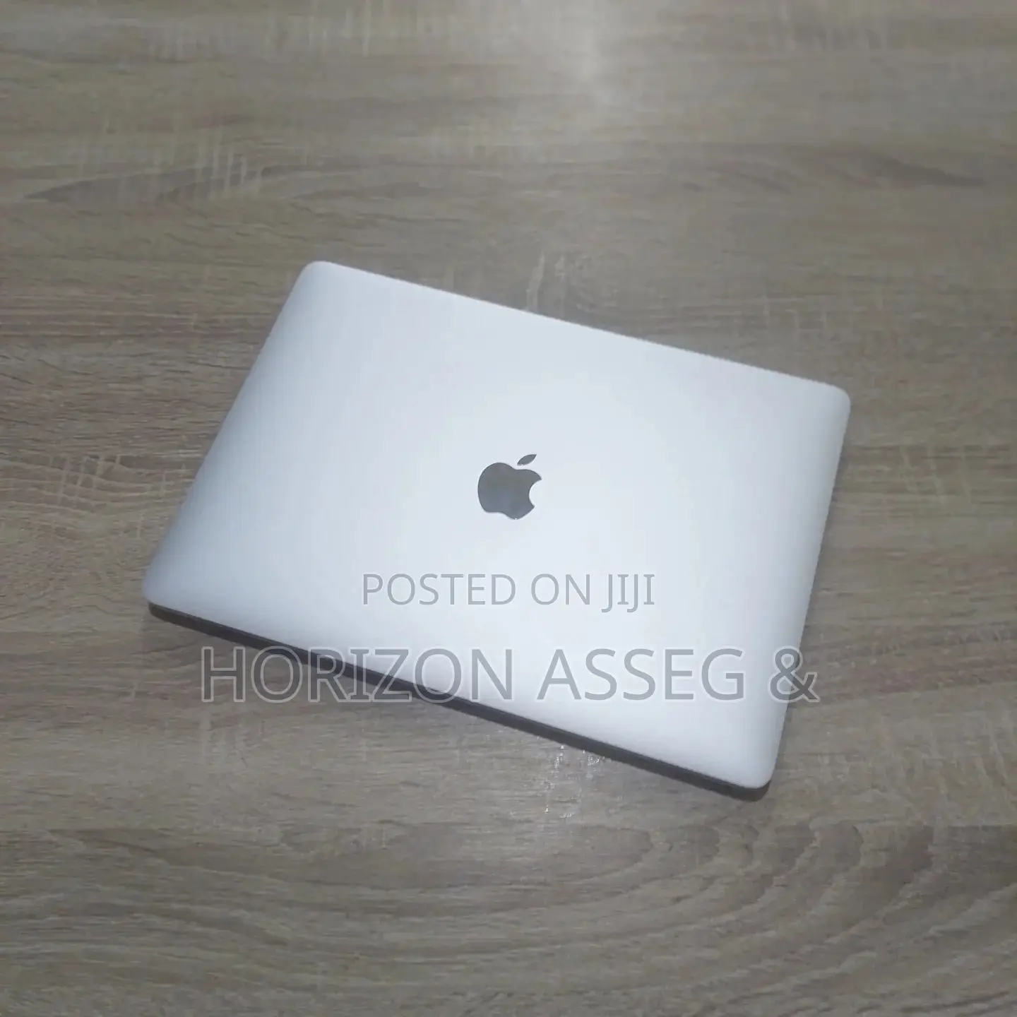 New Laptop Apple MacBook Pro 2022 M2 8GB Intel Core i5 SSD 256GB
