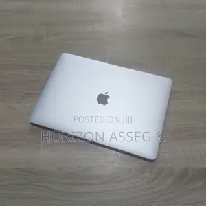 New Laptop Apple MacBook Pro 2022 M2 8GB Intel Core i5 SSD 256GB