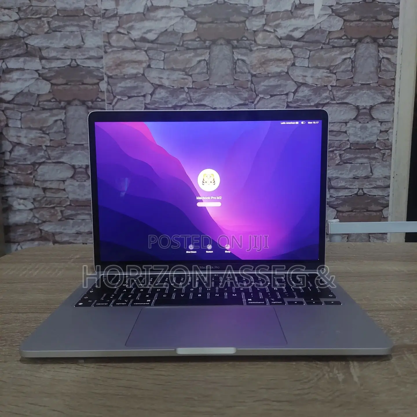 New Laptop Apple MacBook Pro 2022 M2 8GB Intel Core i5 SSD 256GB