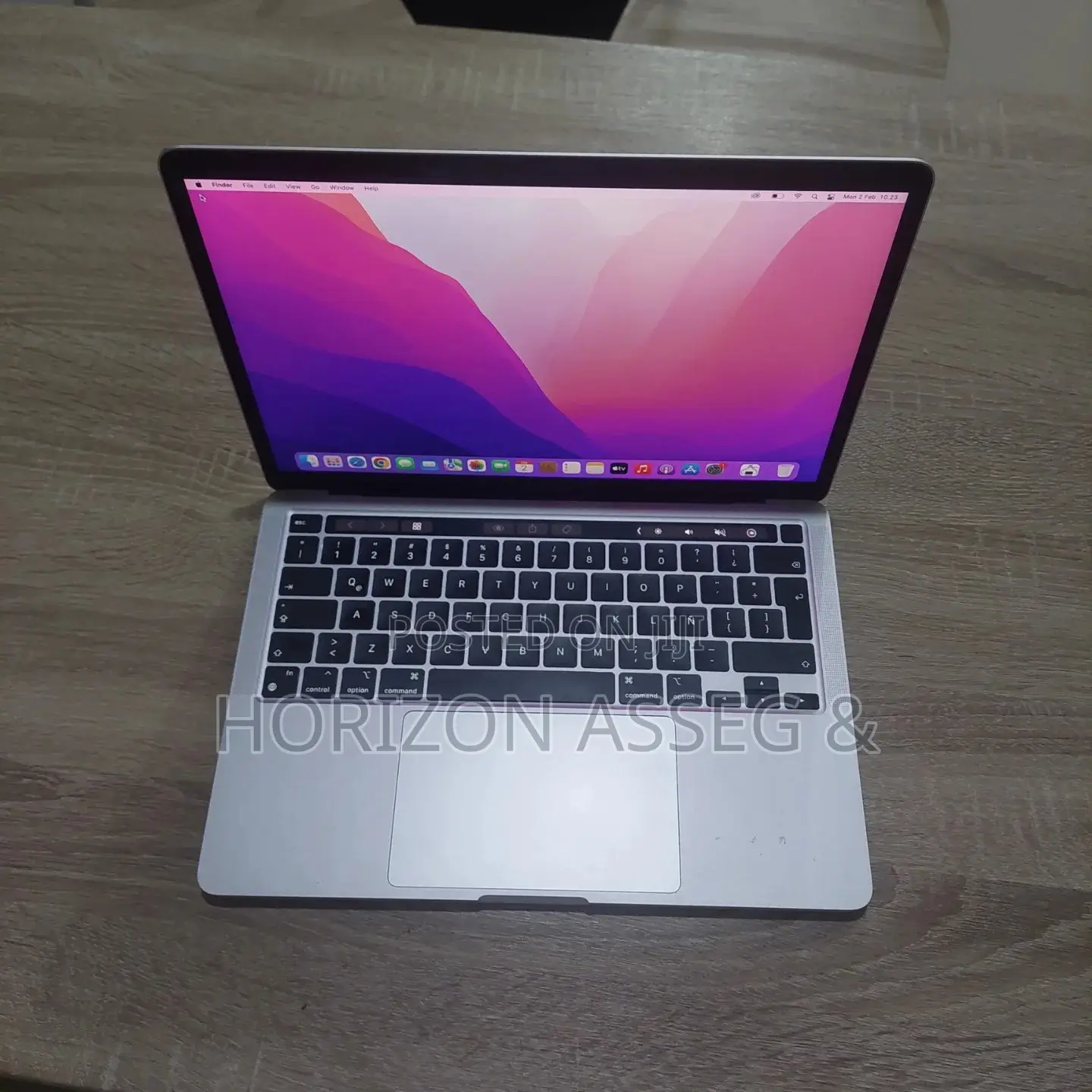 New Laptop Apple MacBook Pro 2022 M2 8GB Intel Core i5 SSD 256GB
