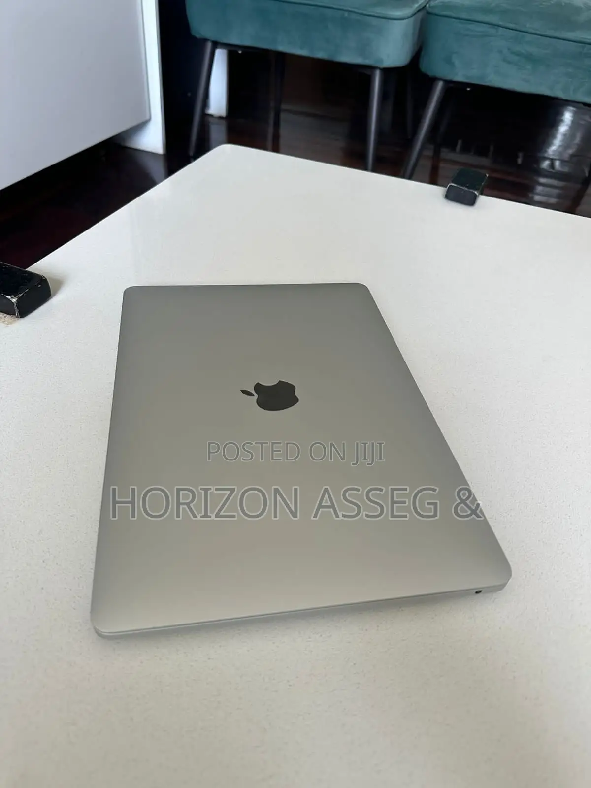 New Laptop Apple MacBook Pro 2022 M2 8GB Intel Core i7 SSD 256GB