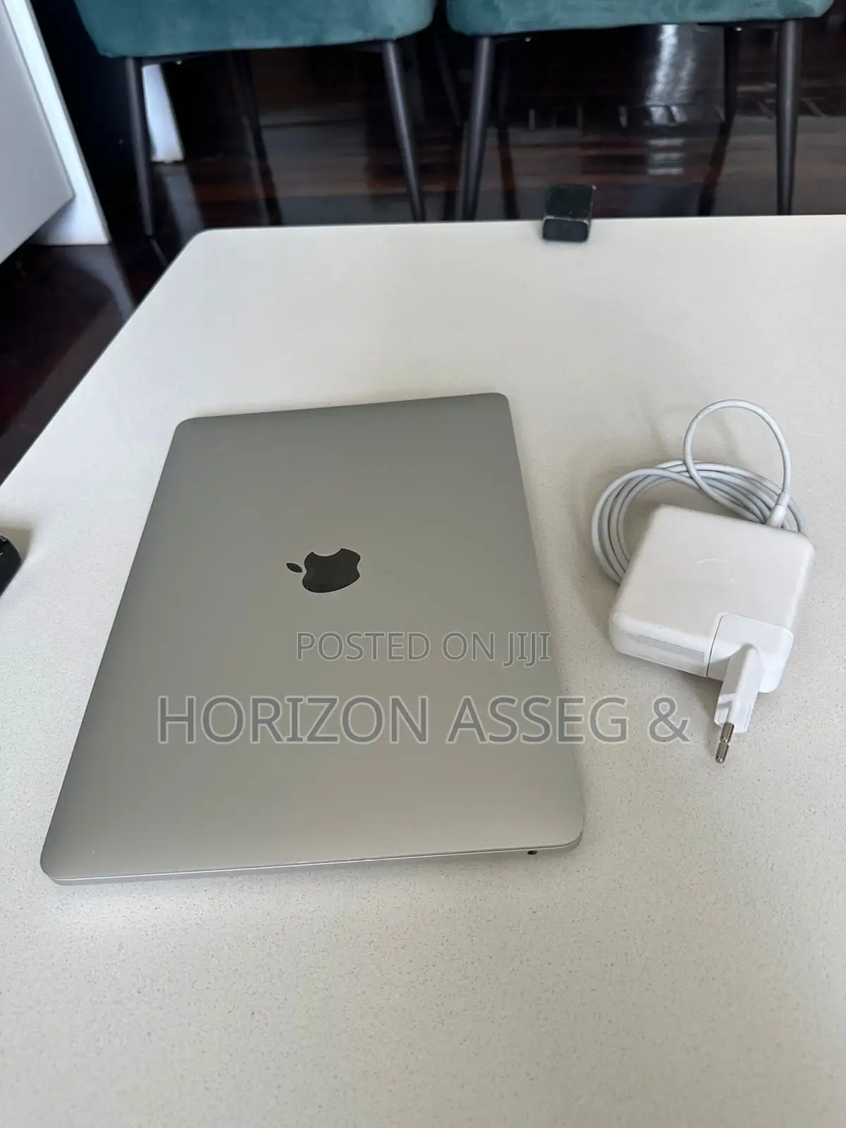 New Laptop Apple MacBook Pro 2022 M2 8GB Intel Core i7 SSD 256GB