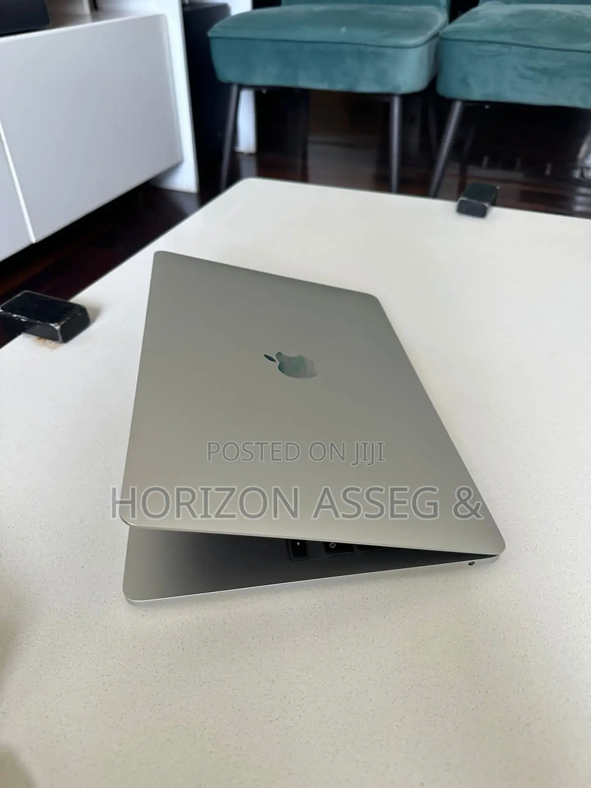 New Laptop Apple MacBook Pro 2022 M2 8GB Intel Core i7 SSD 256GB